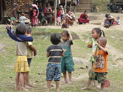 Kinder in Laos