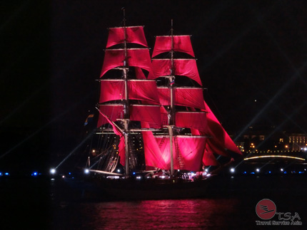 St. Petersburg bei Nacht