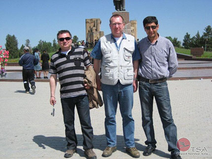 Reisegruppe mit Fahrer