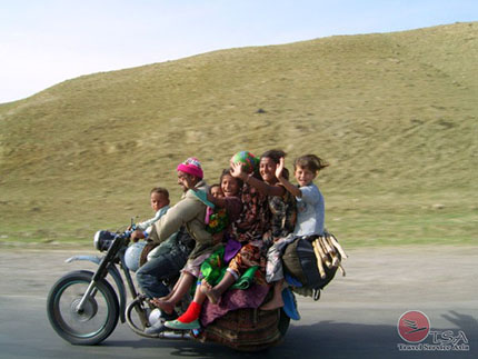 Motorrad voll besetzt