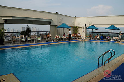 Saigon Swimmingpool Dachterrasse Renaissance Hotel